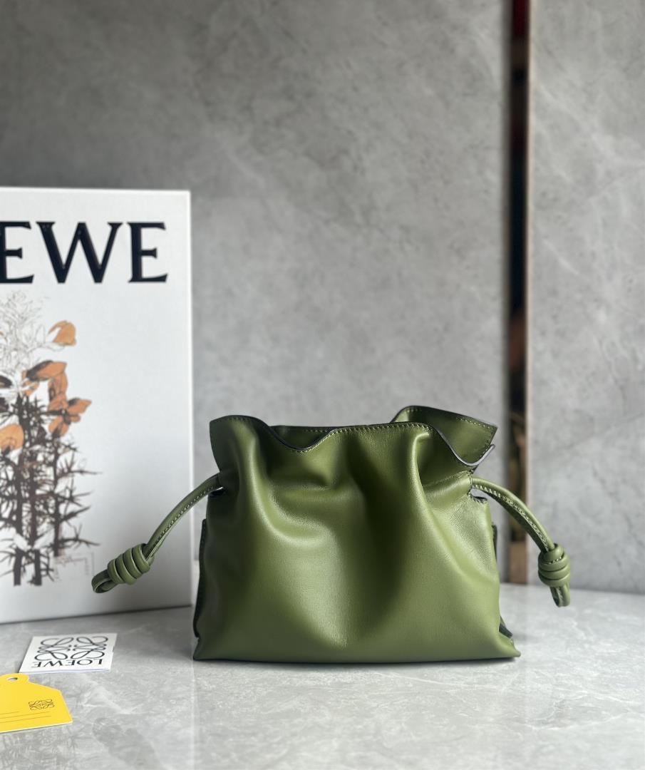 Small LOEWE Loewes new Flamenco upgraded lucky bag is made of soft and delicate calf leather tighten