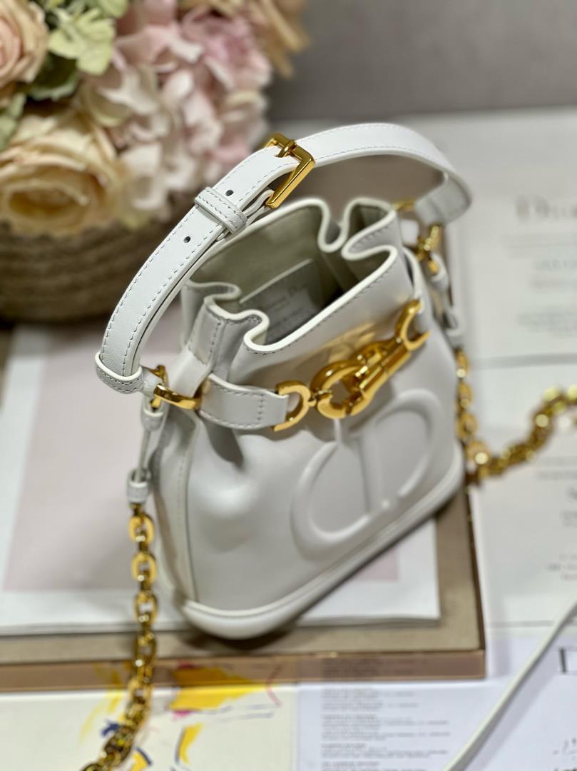 CEST DIOR small handbag whiteThis Cest Dior handbag is a new autumn 2023 item elegant and clas