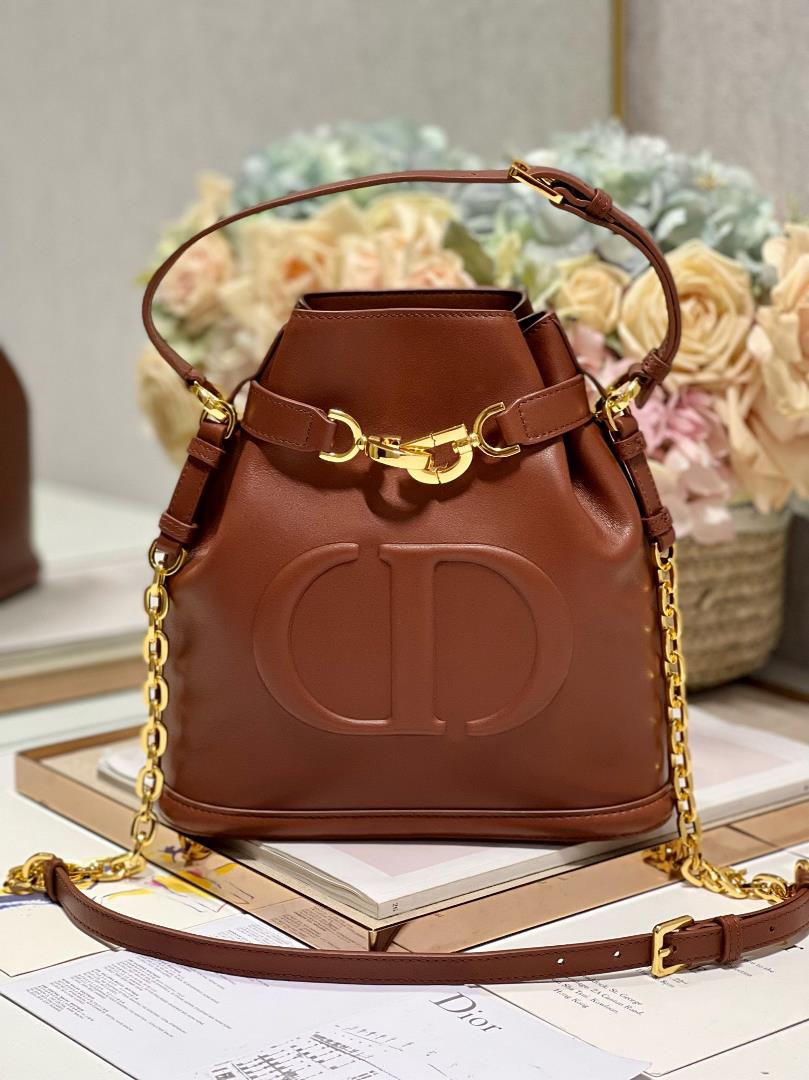 CEST DIOR large handbag brownThis Cest Dior handbag is a new autumn 2023 item elegant and classic Ma