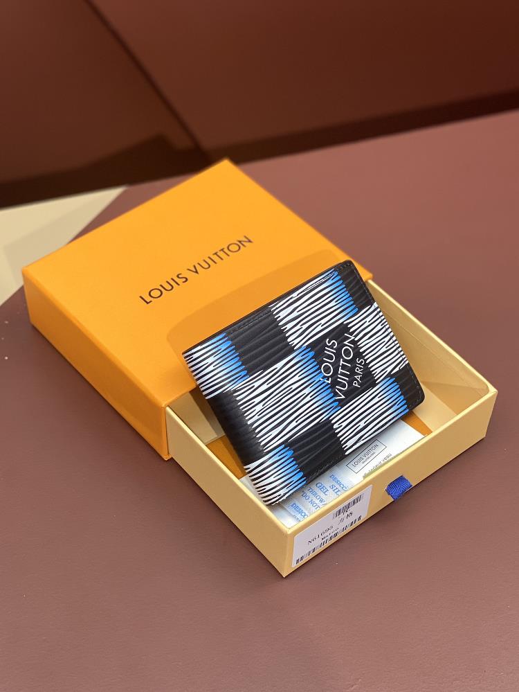 M61695 Square 2024 Spring MUL TIPLE This Louis Vuitton HHI wallet collection features a stylish and understated design making it easy to store bankno