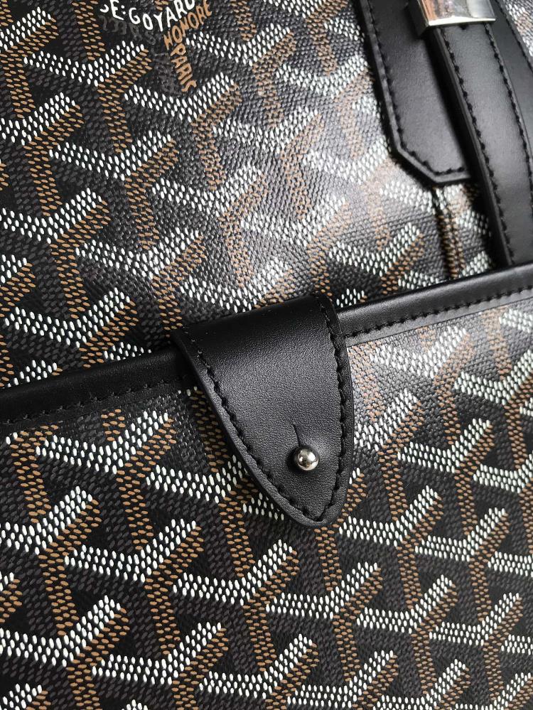 Goyard Ambassad messagebag Small Briefcase The AMBASSADE series is designed to meet the ne