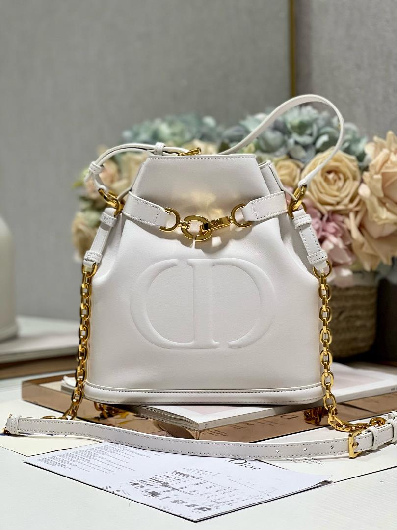 CEST DIOR large handbag whiteThis Cest Dior handbag is a new autumn 2023 item elegant and classic Ma