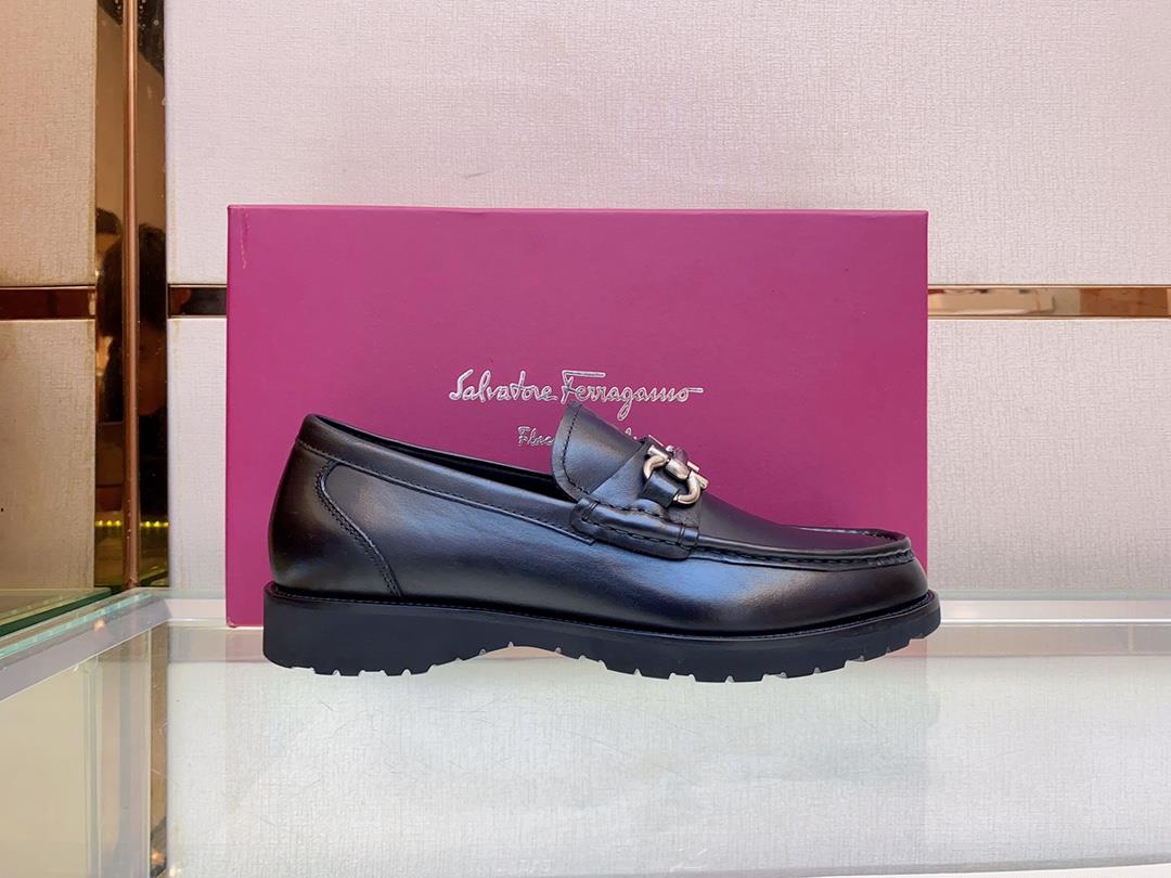 Ferragams mens leather shoesCollection design symbols are interpreted flexibly through modern 