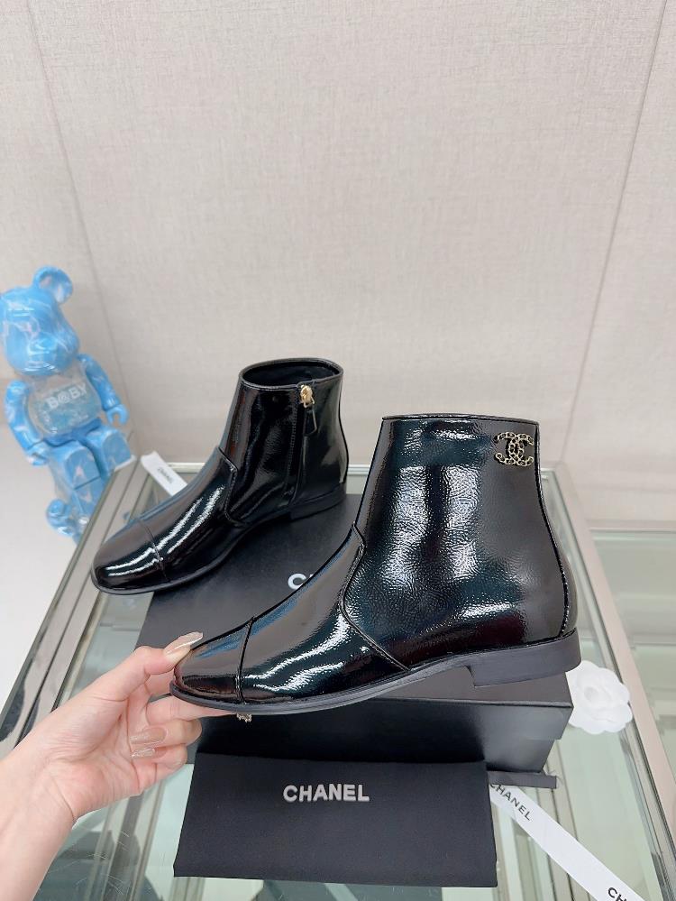 23Ss AutumnWinter New Change Little Fragrance Double C Flat Bottom Short BootsThe popular