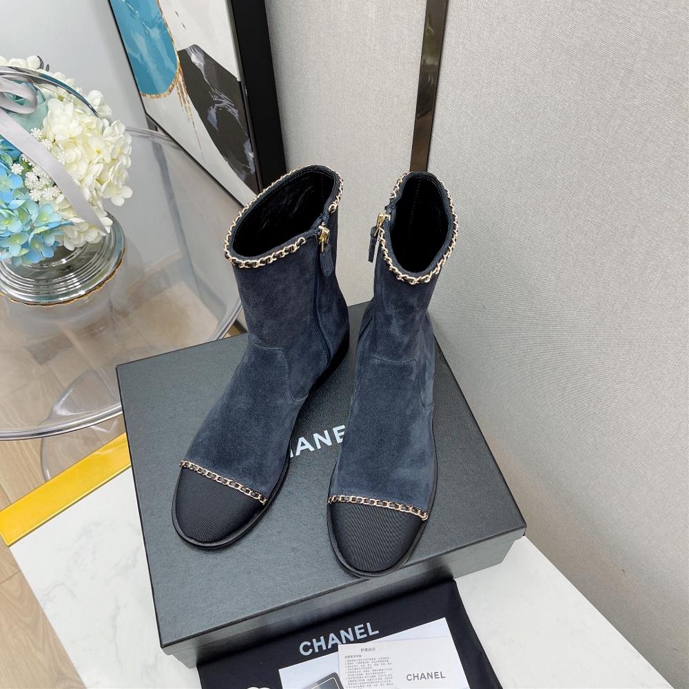 Original development of the latest chanel chain boots series at the Chanel counter in autu