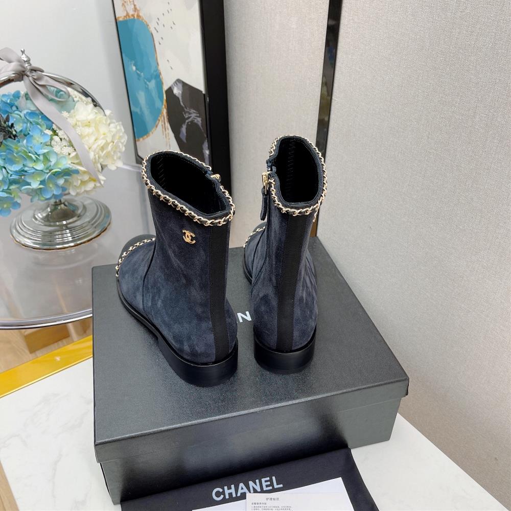 Original development of the latest chanel chain boots series at the Chanel counter in autu