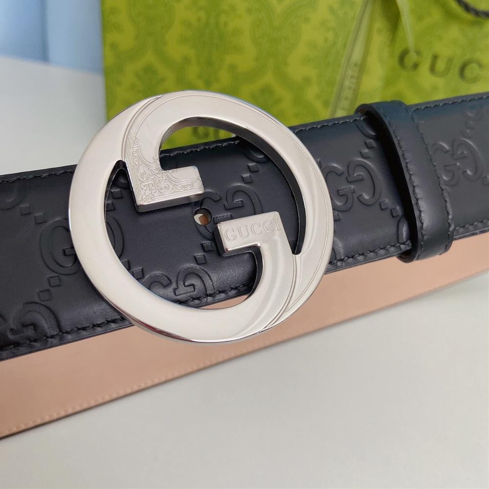 When I first laid eyes on the Gucci belt I was captivated by its timeless design and impe