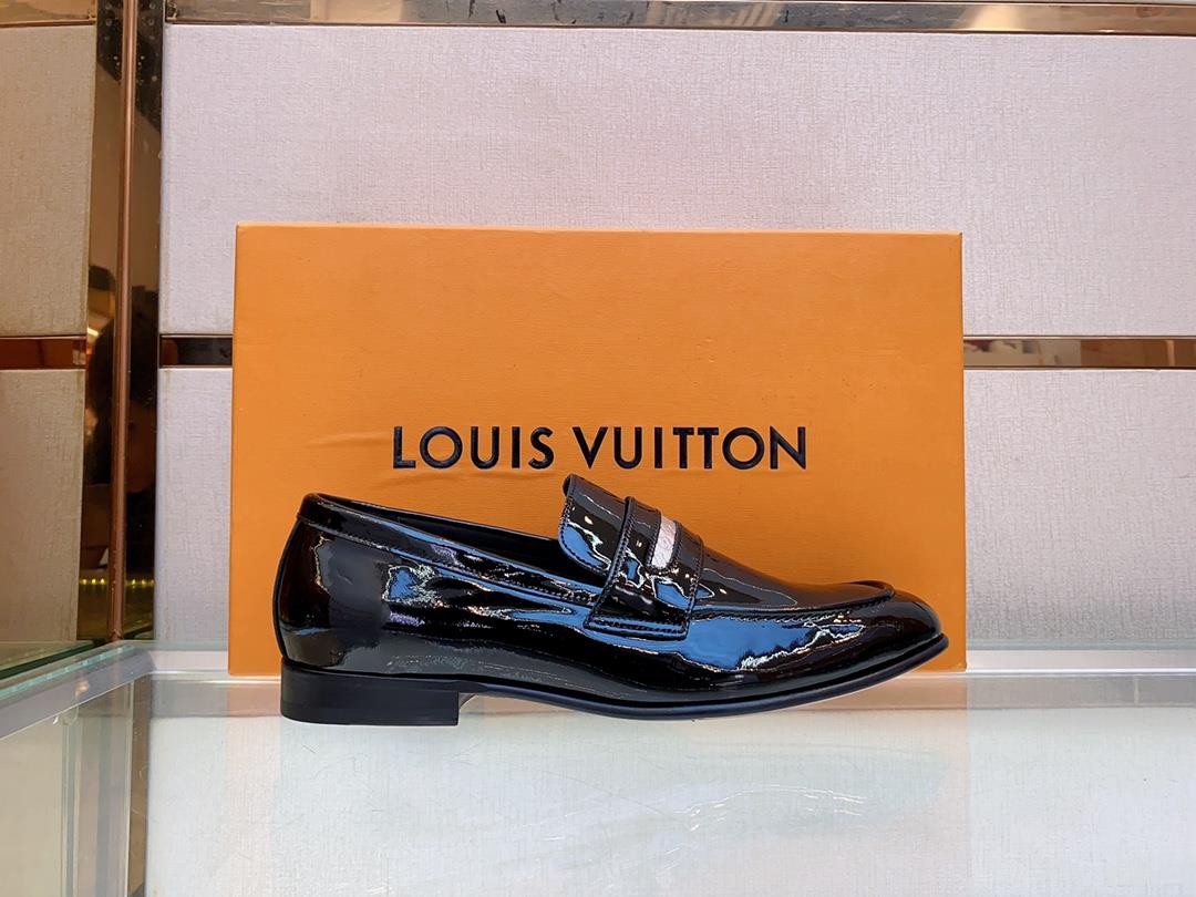 Lv brand  leather outsole SAINT GERMAN Slipon shoe This Slipon shoe leather shoes use imported