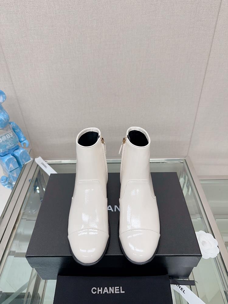 23Ss AutumnWinter New Change Little Fragrance Double C Flat Bottom Short BootsThe popularity of thi