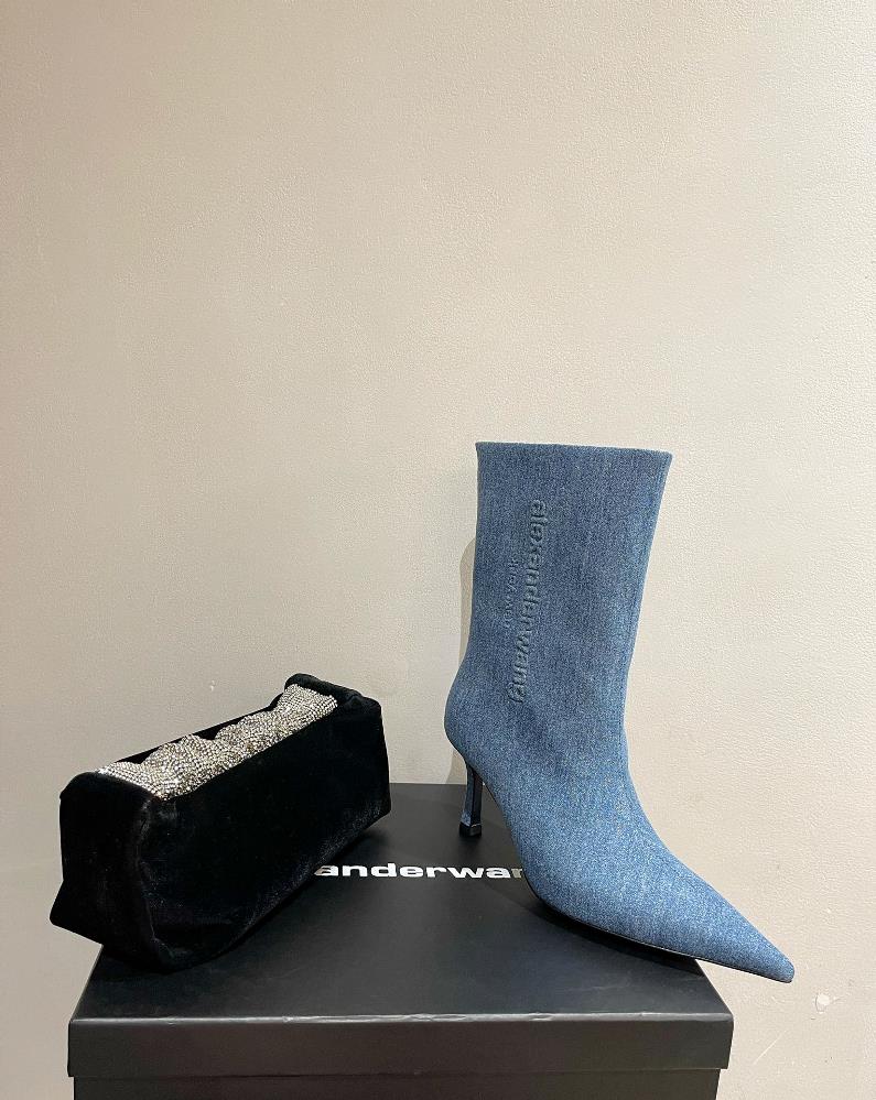 Alexander Wangs 2023 AutumnWinter New Short BootsThe original toplevel replica style is available simultaneously in the counter featuring a styli