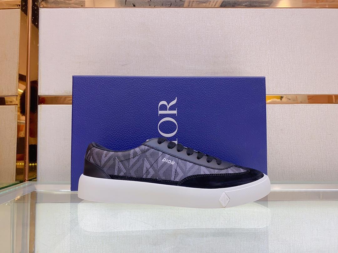 The Dior B101 low cut casual sports shoe is meticulously crafted with cowhide stitching on