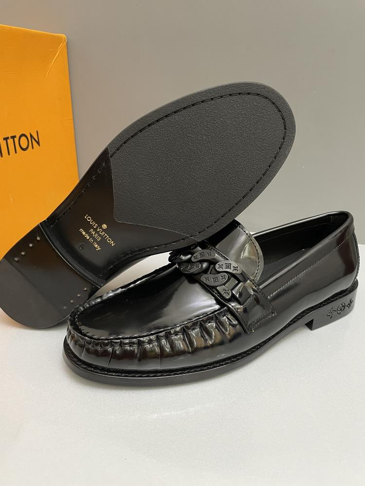 L Family Major Handmade Lefu Shoes with Genuine Leather SoleIn 2023 a combination of painted calf leather and hand sewn uppers will be integrated Th