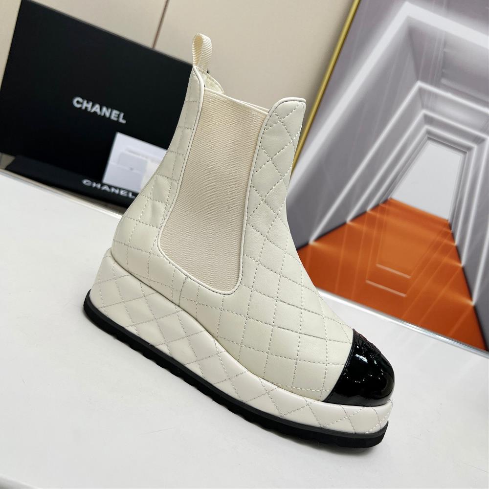 Factory price CHANEL 23ss Autumn and Winter New Original 11 Retro Short Boots featuring c