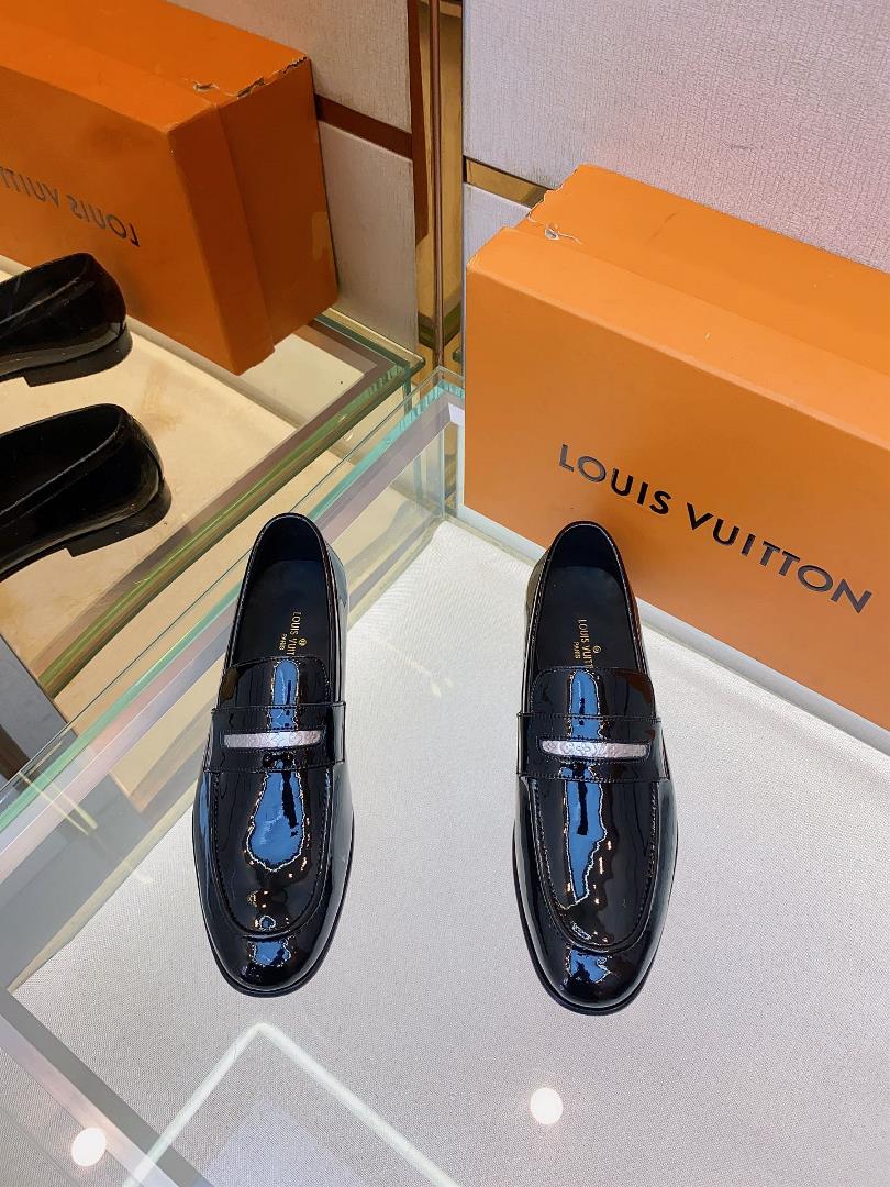 Lv brand  leather outsole SAINT GERMAN Slipon shoe This Slipon shoe leather shoes use imported bea