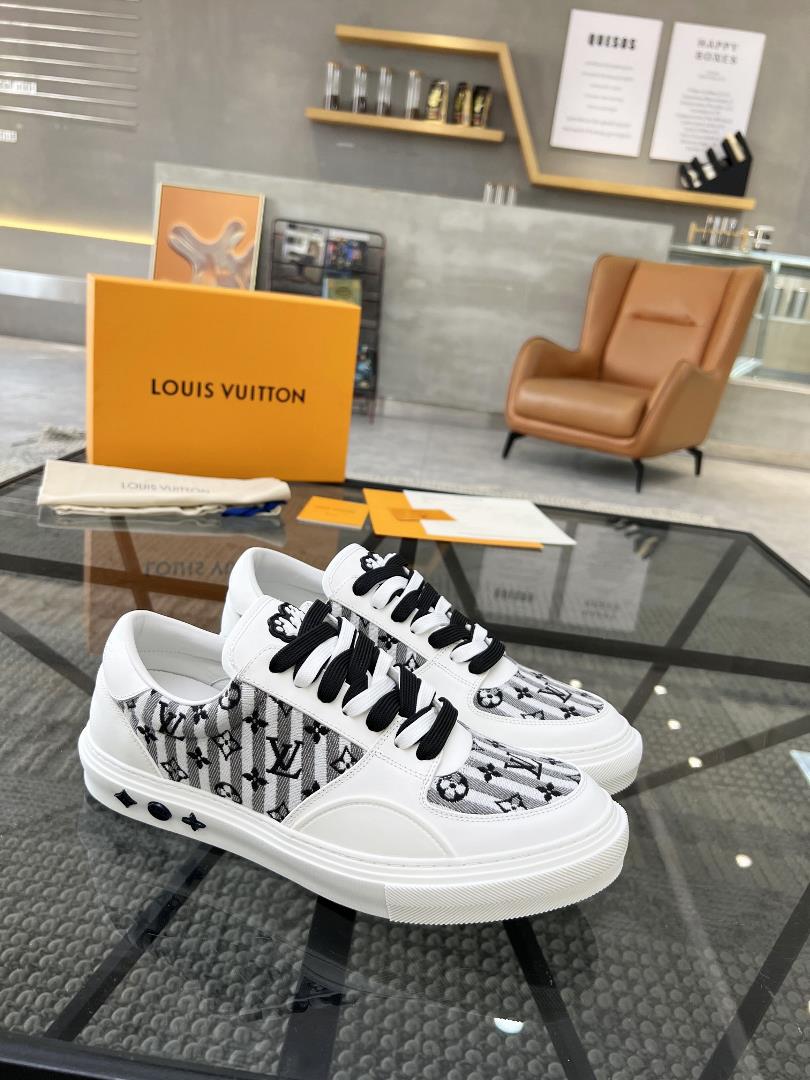 lv top tier agent purchase of the popular casual board shoe counter for men on the street