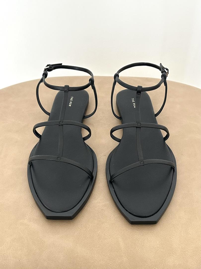 Flat black The row Roman Tband sandals Size 3540 The overall design is simple fashionable and at