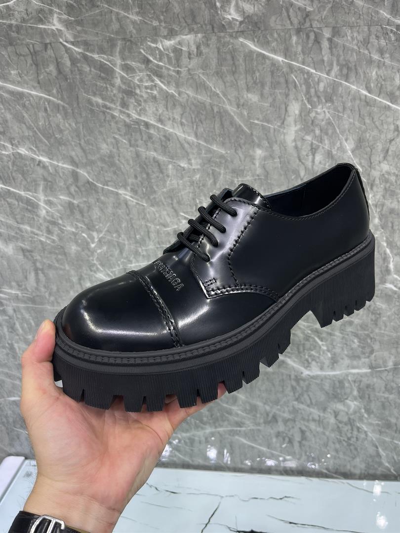 The upgraded outsole is oneonone with the original model the top version of BALENCIAGA