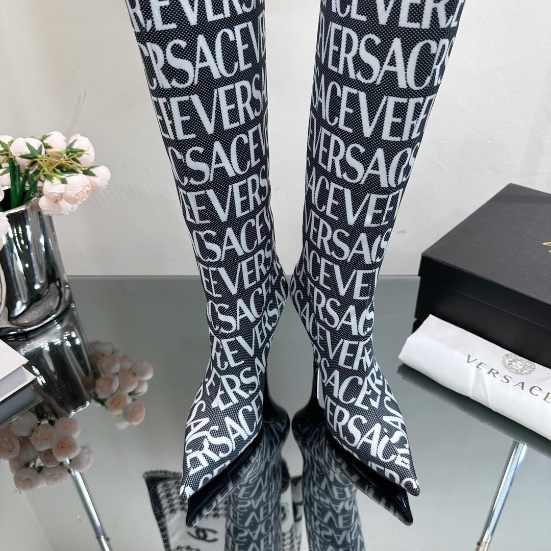 High version Versace SpringSummer 2023 new boots The Milan runway features a simple and c