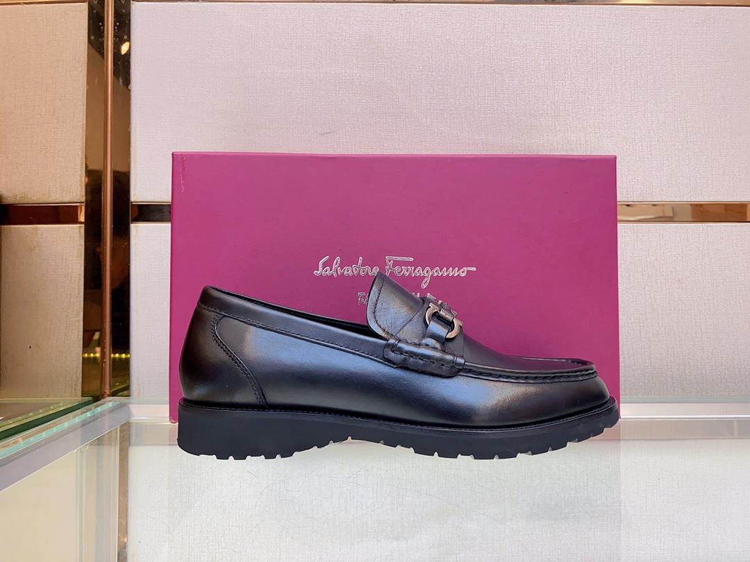 Ferragams mens leather shoesCollection design symbols are interpreted flexibly through modern 