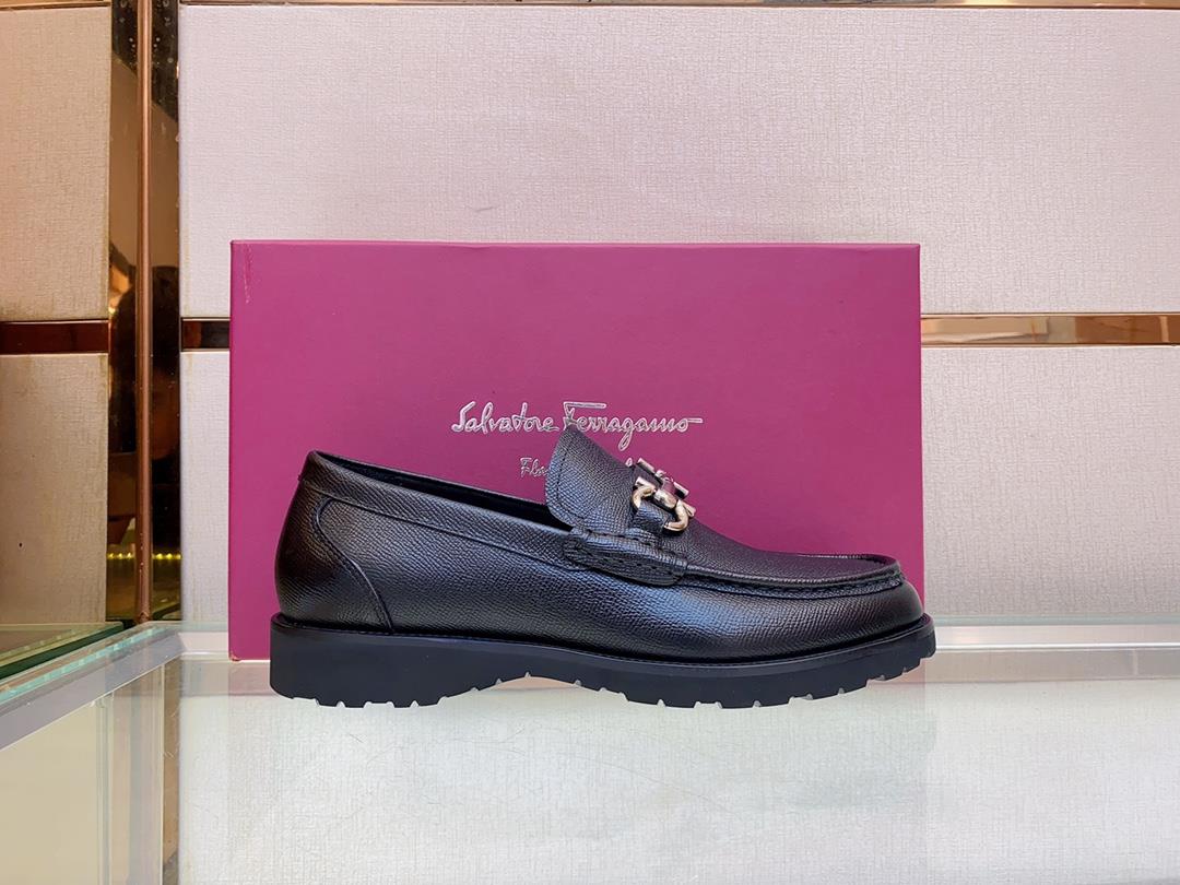 Ferragams mens leather shoesCollection design symbols are interpreted flexibly through modern 