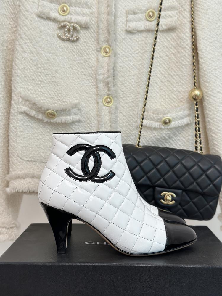 Factory price  CHANEL 23c New ProductDouble C diamond checkered high heeled short bootsThe upper is