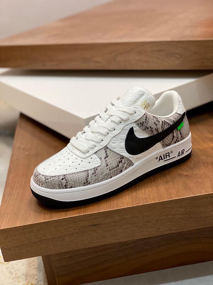 Louis Vuitton x x Nike co branded model is designed to basically follow the style of THE