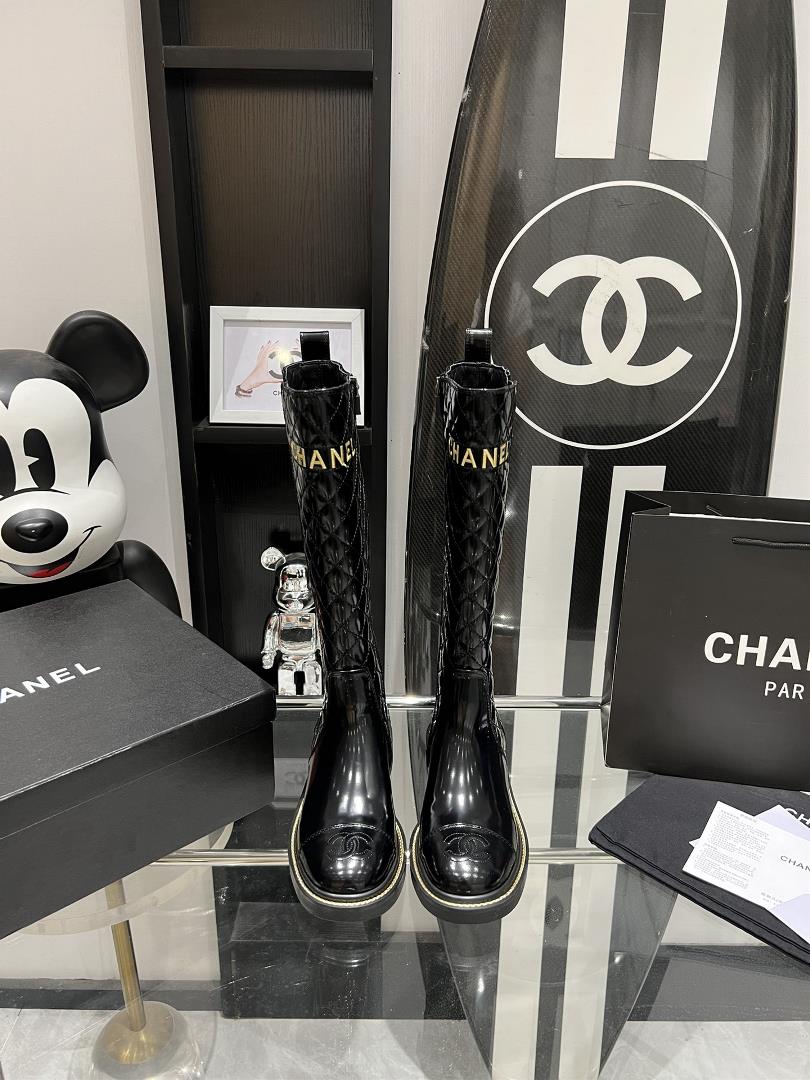 Chanel 23 the latest Chanel Paris runway show with super breathable and comfortable upper legs p