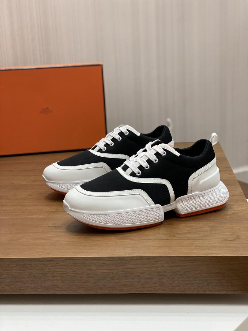 mens casual sports shoes with the upper made of original canvas with a top layer of calf