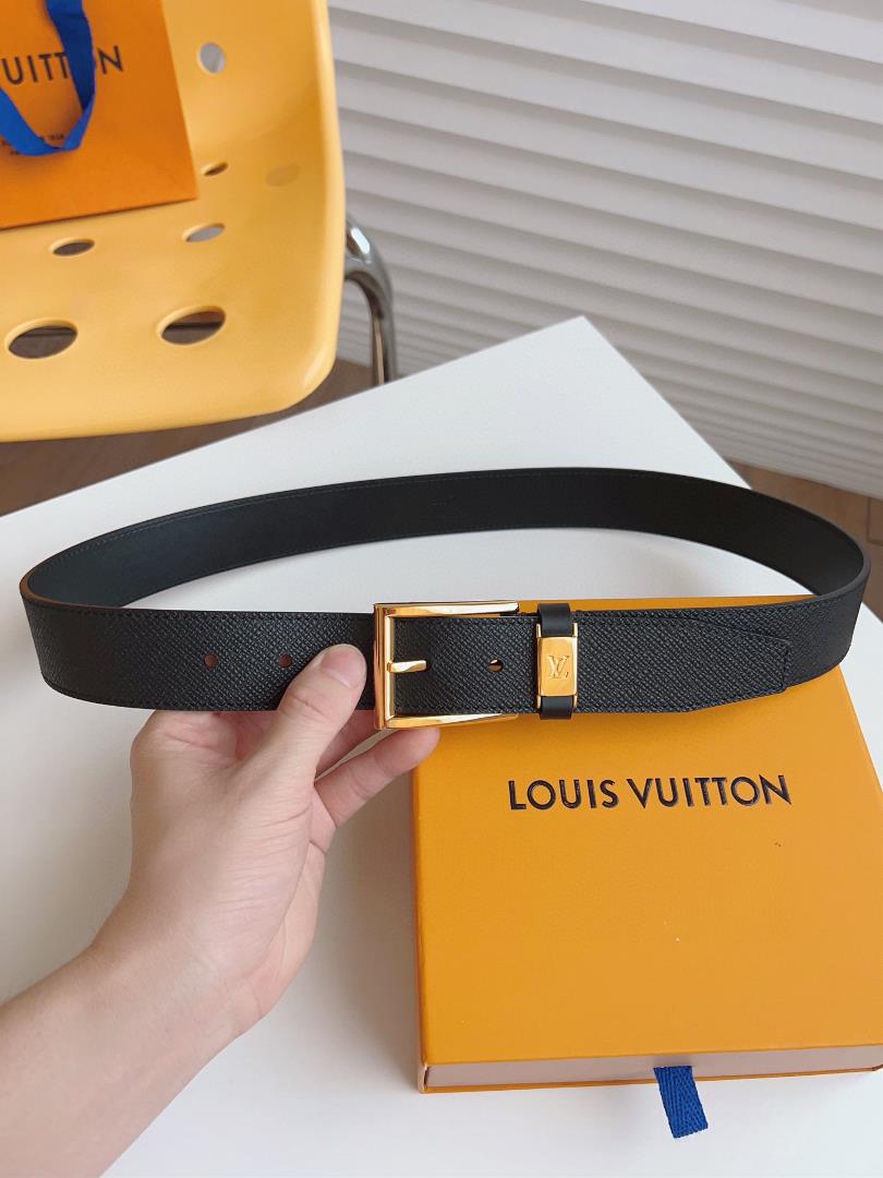 The LV CITY PIN waistband outlines smooth lines in a classic style exuding a calm busines