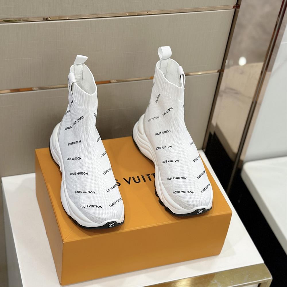 LV Shoes Run55 High Top Sneakers A Fashionable Statement