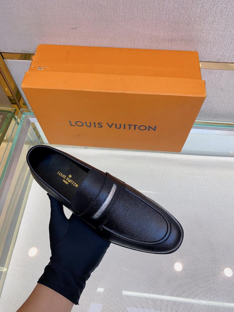 Lv brand  leather outsole SAINT GERMAN Slipon shoe This Slipon shoe leather shoes use imported