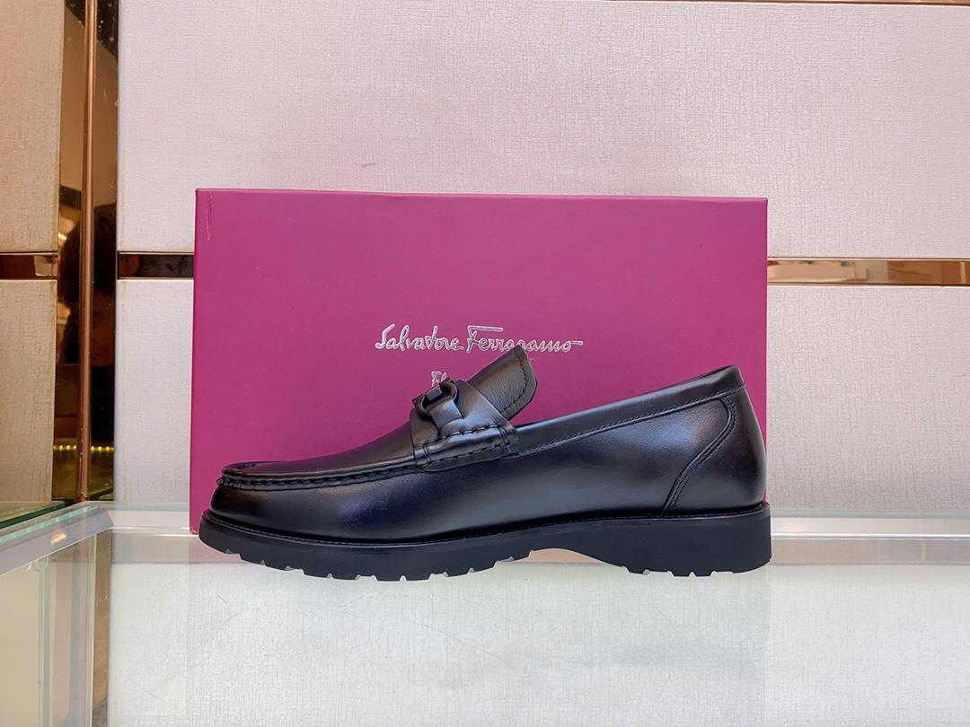 Ferragams mens leather shoesCollection design symbols are interpreted flexibly through modern 