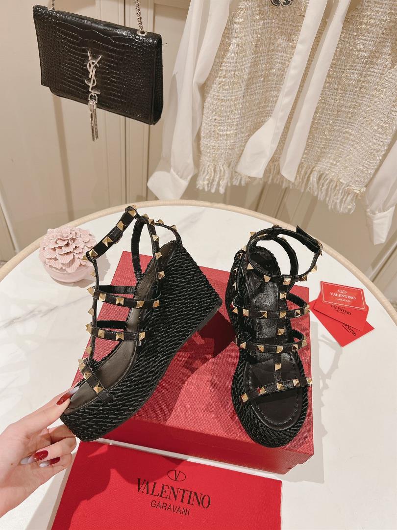 The highest version in the market exclusive new model 2023 the latest Valentino womens sandals