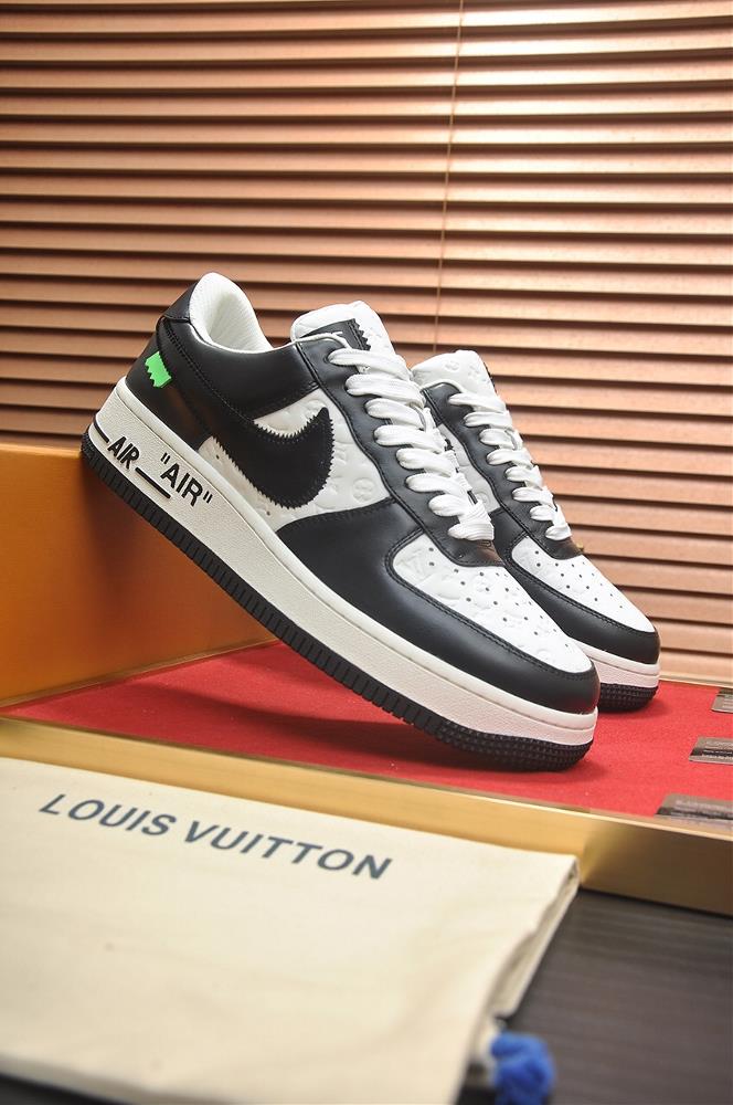 LOUIS VUITTONs new original LV the toplevel version of Louis Vuittons classic trendy shoes are made of imported original calf leather breathable m