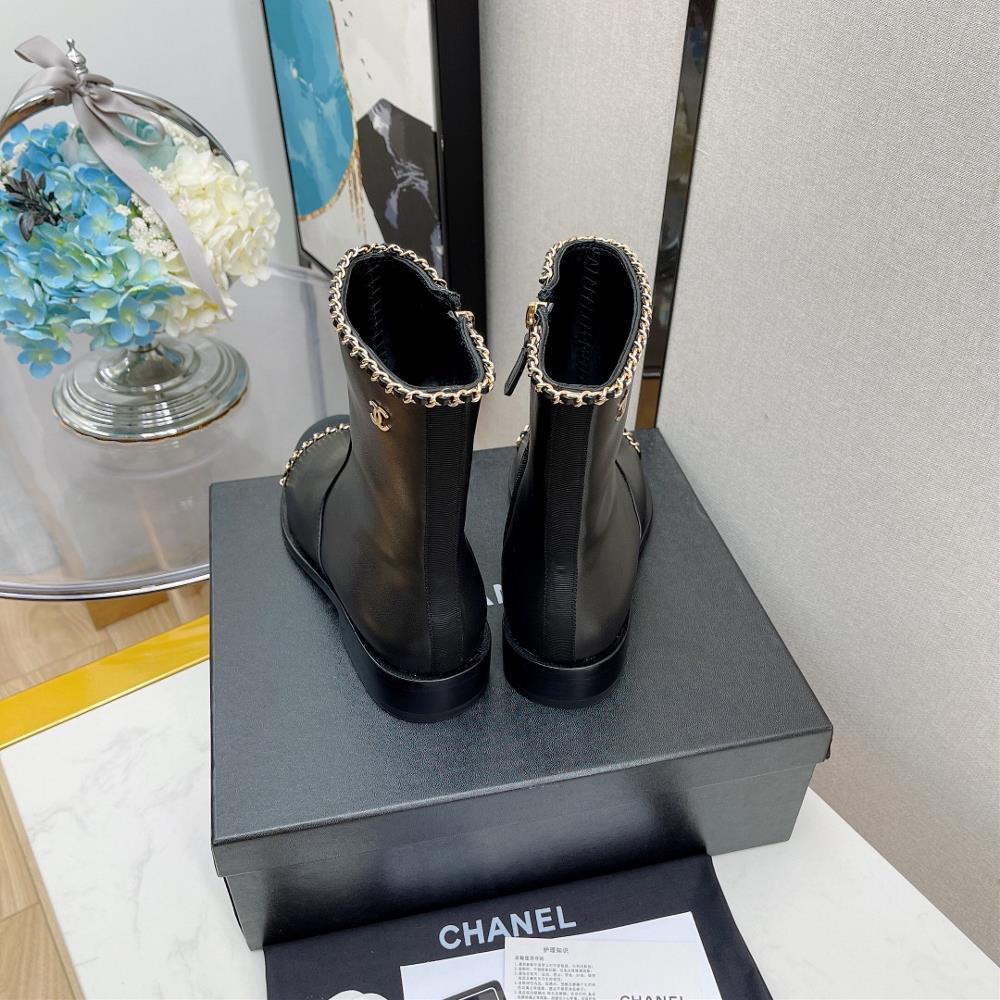 Original development of the latest chanel chain boots series at the Chanel counter in autu