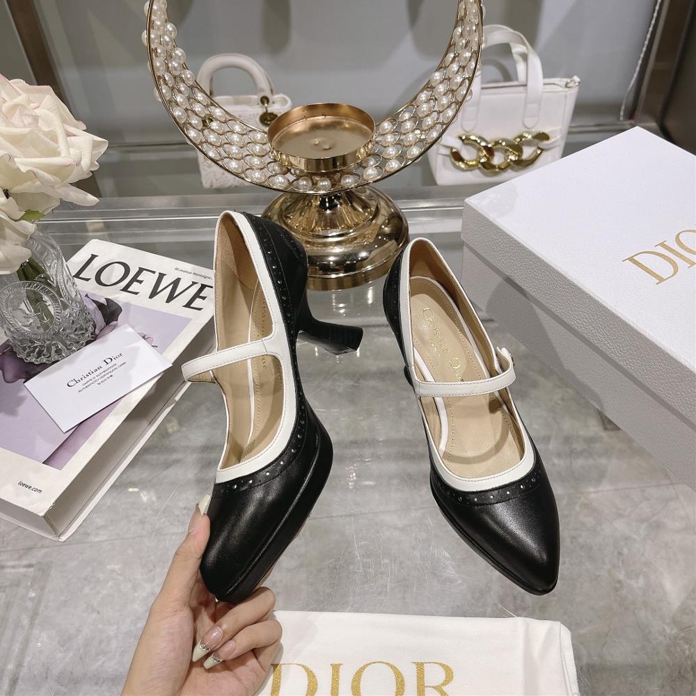 The DIOR sandals are a true work of art with their sleek lines and modern yet classic aes