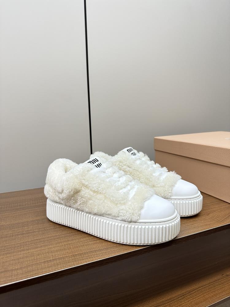 Miao Miao Miao 2023 Early Autumn New Wool Sneakers The latest casual small white shoes featured in the counter are now available in hard goodsA popula