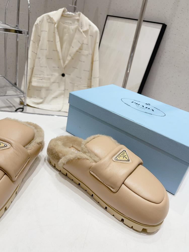 Prada Autumn and Winter Plush Slippers series is perfect for each style and color of the