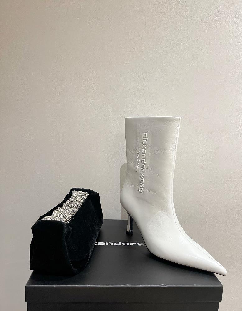 Alexander Wangs 2023 AutumnWinter New Short Boots The original toplevel replica style is available simultaneously in the counter featuring a styl