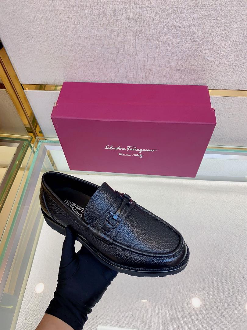 Ferragams mens leather shoesCollection design symbols are interpreted flexibly through modern 