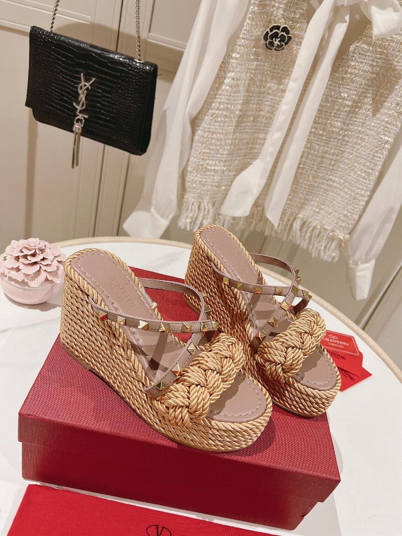 The highest version in the market exclusive new model 2023 the latest Valentino womens sandals