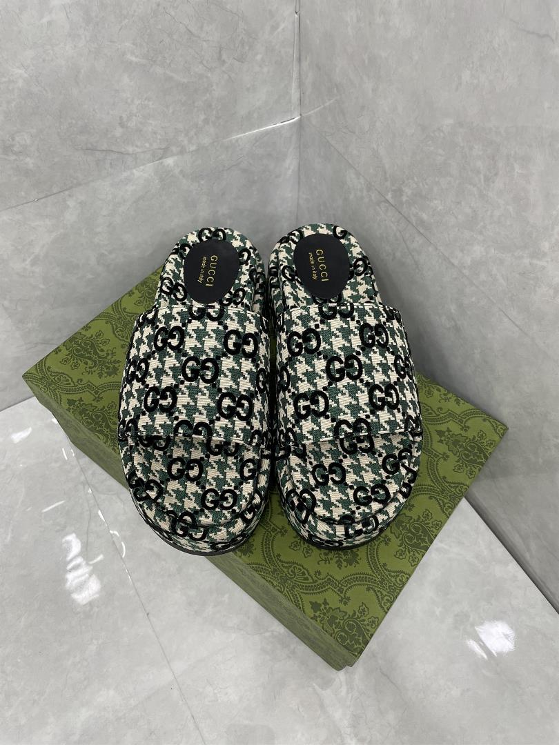 GUCCI New Womens Large GG Waterproof Platform SlippersAs an iconic symbol of the brand the log