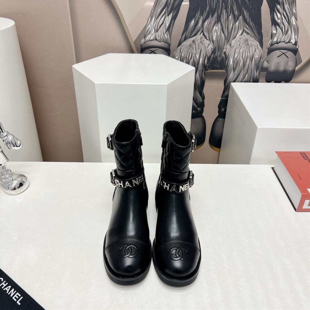 Factory toplevel versionCHANE Xiangjia 2023 vs AutumnWinter New Boot CollectionRound headed letter short bootsThe new version has a high exit rate i