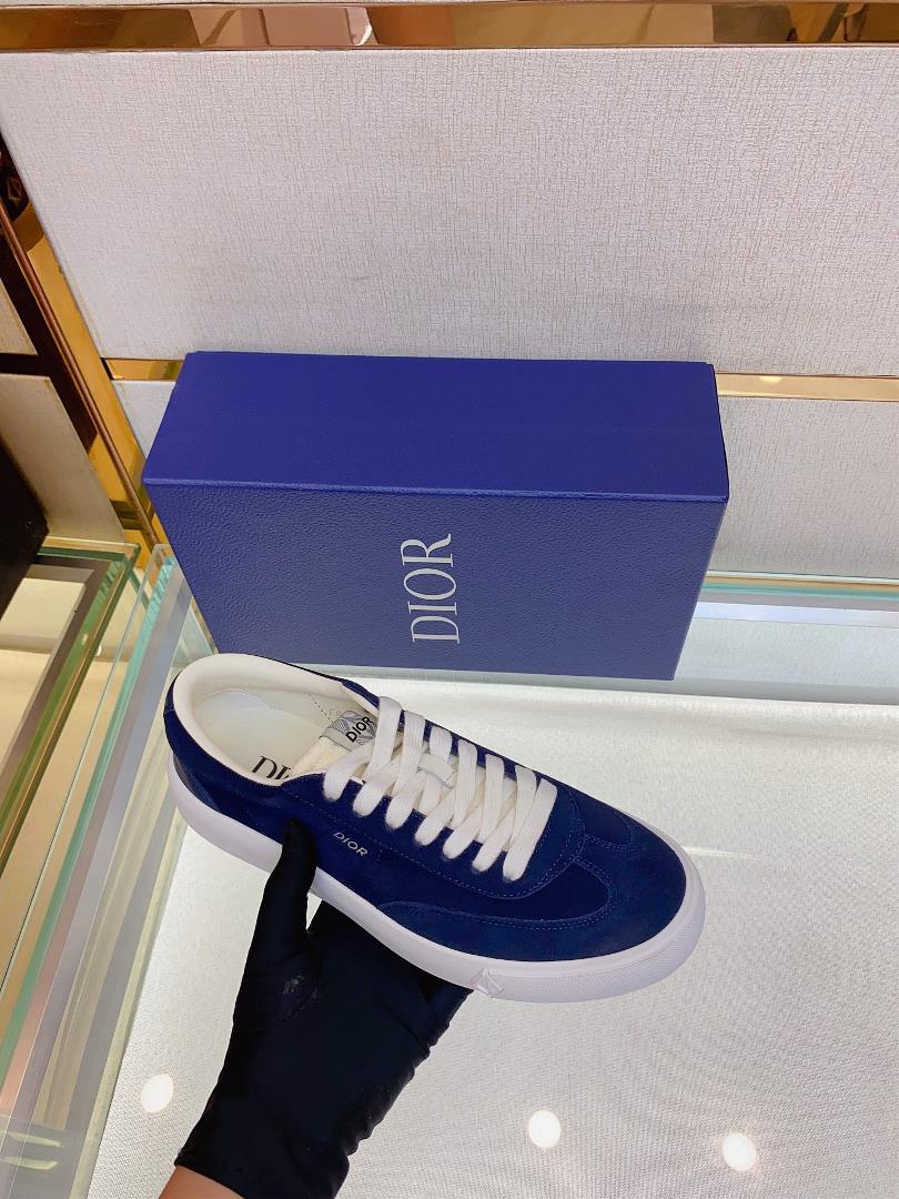 The Dior B101 low cut casual sports shoe is meticulously crafted with cowhide stitching on