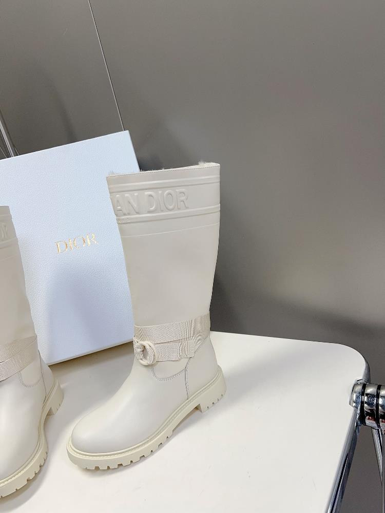 Mao Li Dior Classic Autumn and Winter Knight Boot featuring a variety of celebrity intern