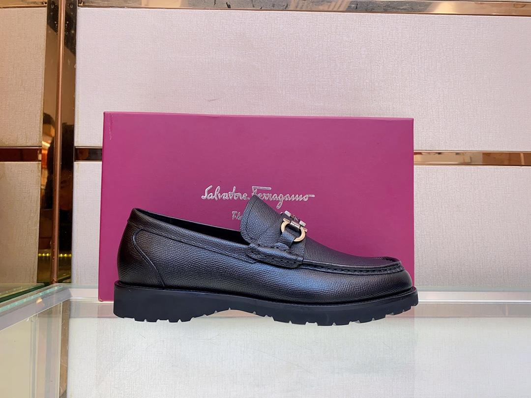 Ferragams mens leather shoesCollection design symbols are interpreted flexibly through modern 