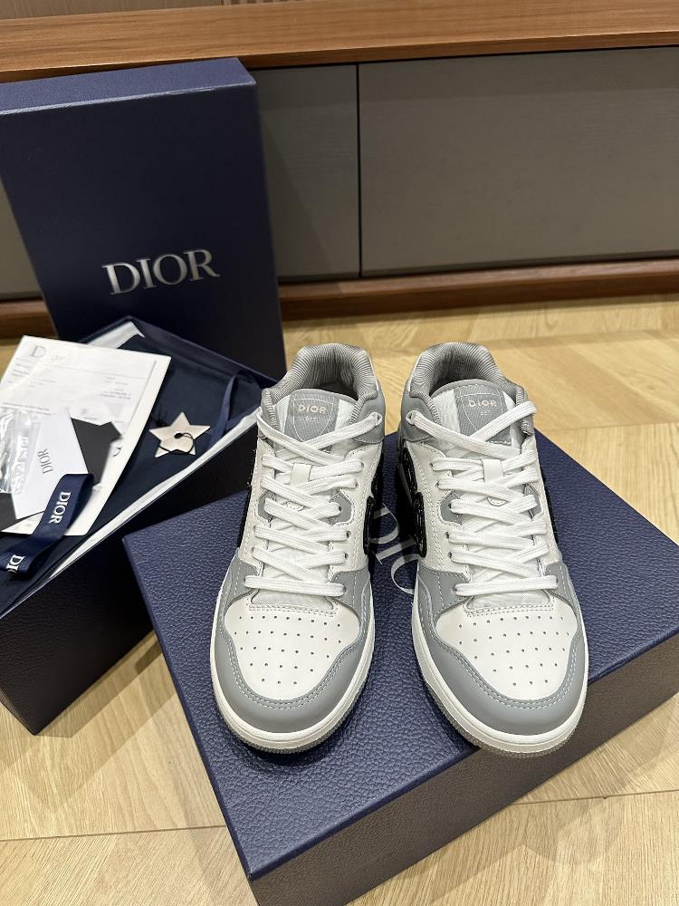 High Edition Dior CD b57 New Couple Skateboarding Shoes Source Edition Exclusive Leather Embroidery with 3D Die Casting Technology Logo Design TPU So