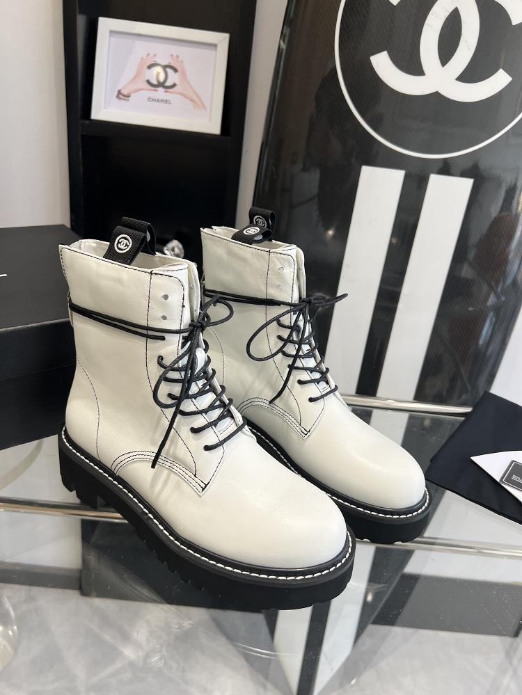 purchasing level Chanel new top version of short boots shipped on Xiaohong shu Various social media platforms are crazily showcasing the unique leg s