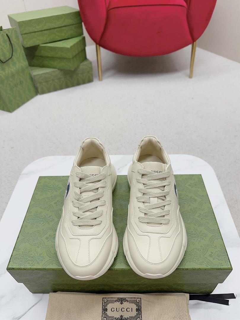 Guccis toplevel version of the couples fathers shoe series is launchedGG couples fathers shoe