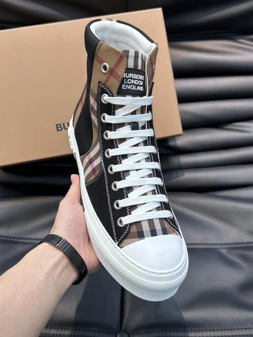 The classic high top sports shoes of the B family are updated with Vintage retro checkered